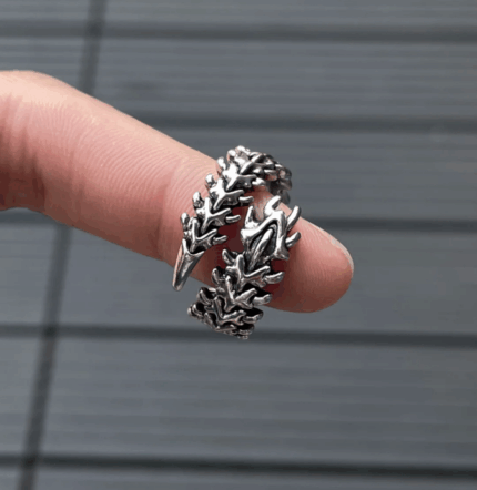 Love and Deep Space sylus keel ring